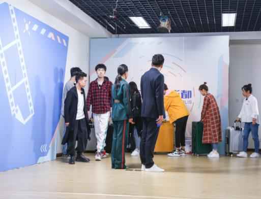 《群演公社》家人问候引学员痛哭 林永健、白玉泪目谈家人