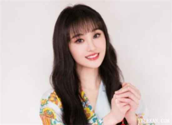 郑爽爸爸为何被网友一直吐槽?宅在家做了什么?