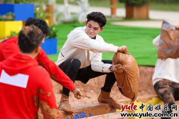 《奔跑吧9》收视五连冠！全员跑进“动物世界”，倡导低碳环保理念