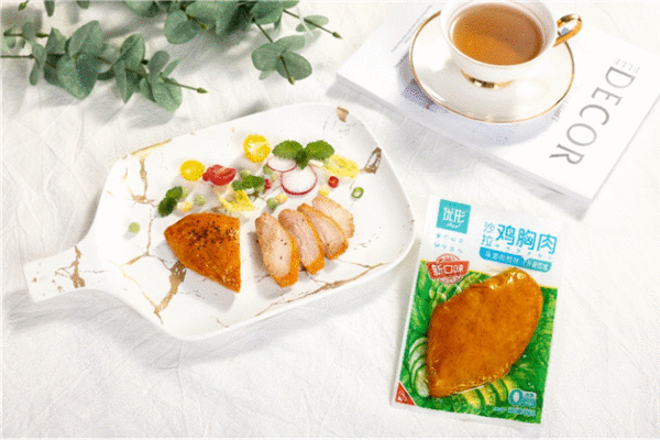 “万优引力”CP持续撒糖,优形精心打造万茜“生日季”