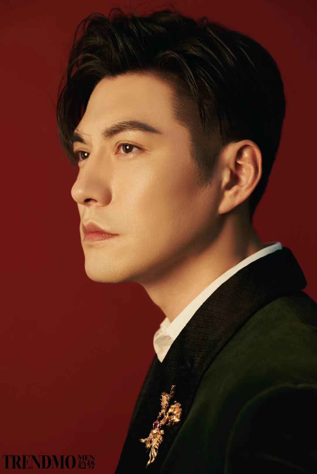 521心动狙击！严屹宽登杂志封面演绎国风大片再现侧颜杀