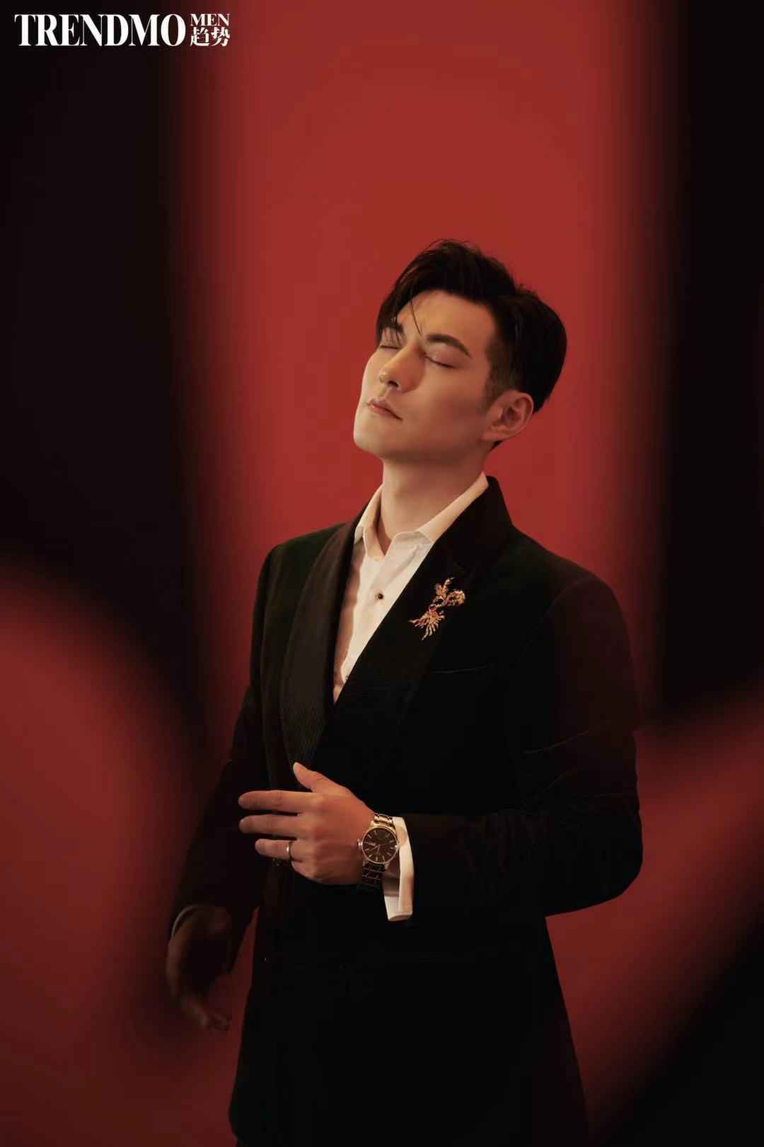 521心动狙击！严屹宽登杂志封面演绎国风大片再现侧颜杀