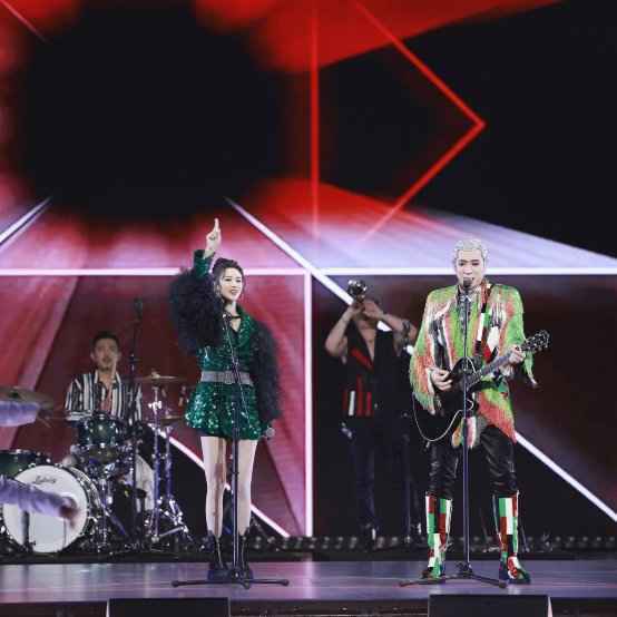 521薇娅狂欢节实力宠粉,618还将继续加磅!现场不忘继续传递公益力量