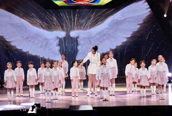 521薇娅狂欢节实力宠粉，618还将继续加磅！现场不忘继续传递公益力量