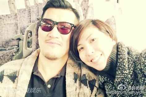 许茹芸晒冬日照片 亲密依偎老公大秀恩爱