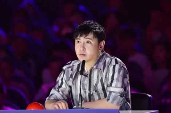 沈腾亲身体验科技魔术 晋级赛温情寄语暖意融融