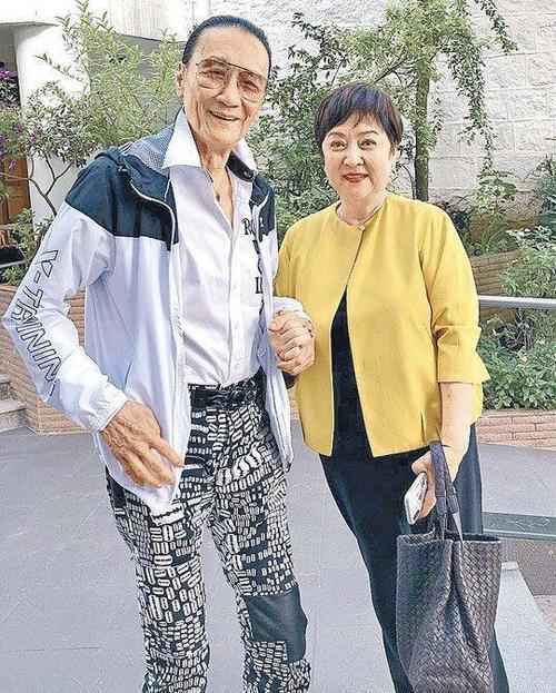 谢贤前妻甄珍脑出血做开颅手术 儿子贴身照顾