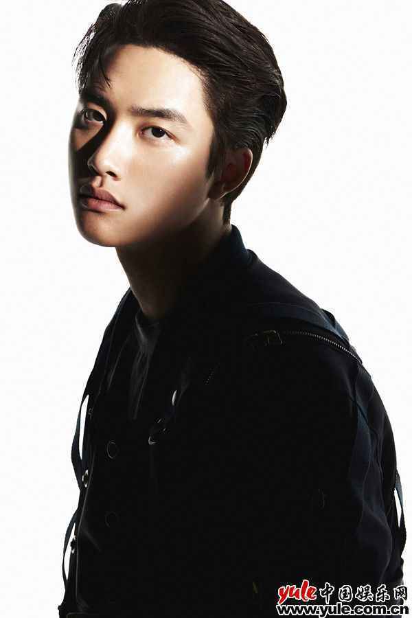 EXO新预告照公开引发热议！成员LAY参与特别专辑回归，备受期待！