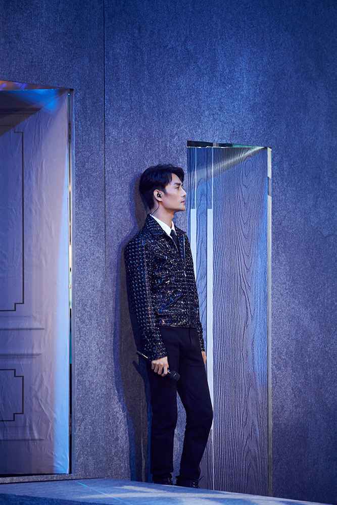 王凯那英挑战《相爱恨早》“歌手凯”新单《小小的太阳》即将上线