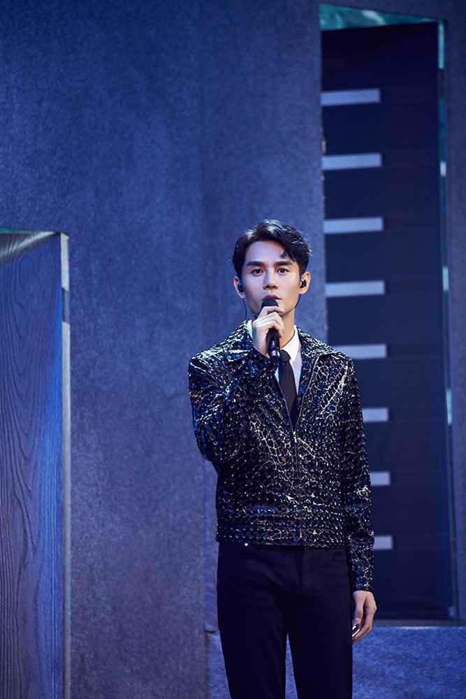 王凯那英挑战《相爱恨早》“歌手凯”新单《小小的太阳》即将上线