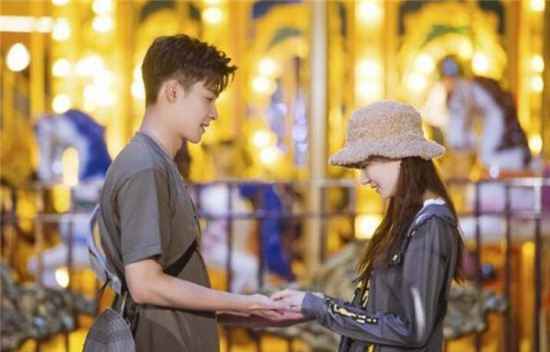 演员张铭恩首见徐璐爸爸超紧张，徐爸爸只说了三个字，徐璐乐坏了