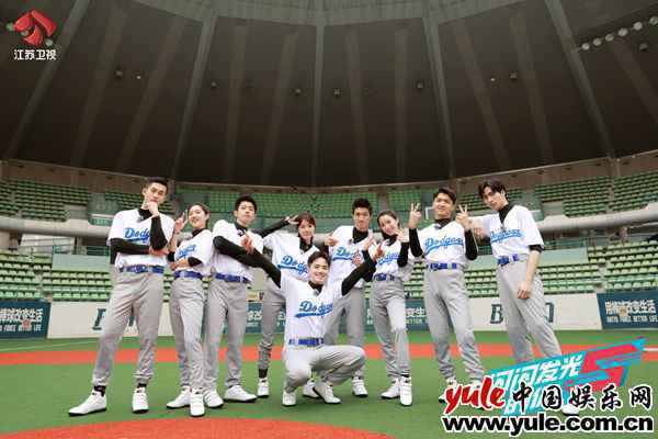 《闪闪发光的你》任嘉伦分享新人经历 陈卓璇拍戏曾被训“不会演戏”