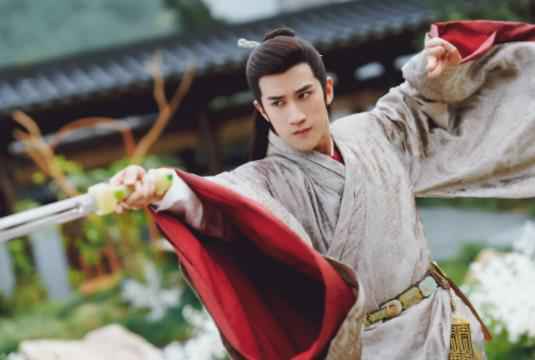 李治廷《白发》持续热播 狂傲无忧性格转变 尽显过人智谋