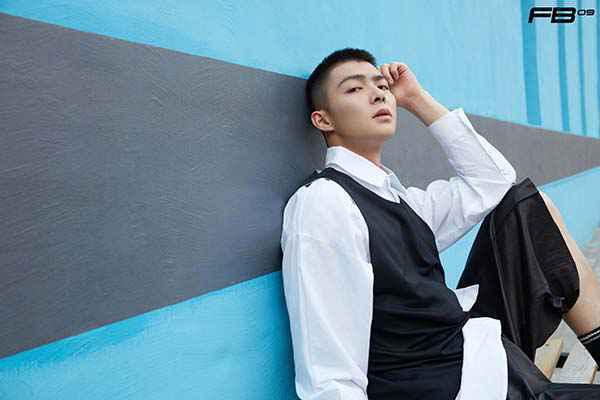 张铭恩寸头造型释放型男魅力 坚持内心野蛮生长展现别样自我