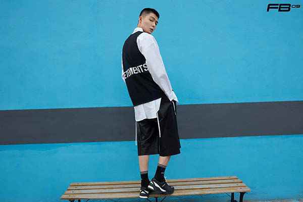 张铭恩寸头造型释放型男魅力 坚持内心野蛮生长展现别样自我