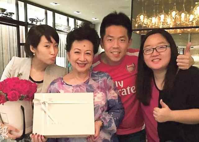 恭喜！71岁薛家燕当奶奶 曾豪掷千万娶儿媳