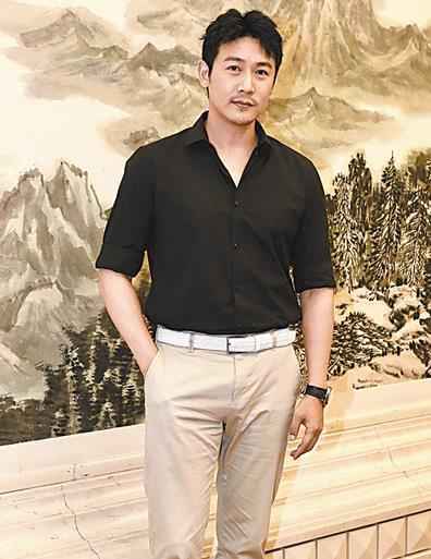 陆毅为新剧做体能训练 朱泳腾爆大学经常被"欺负"