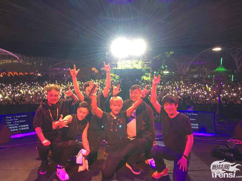 陈志朋劲歌热舞助阵昆明草莓音乐节