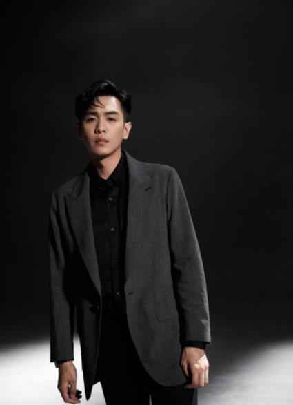 张若昀亮相星光红毯尽显绅士品格 《庆余年》上线进入倒计时