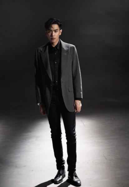 张若昀亮相星光红毯尽显绅士品格 《庆余年》上线进入倒计时