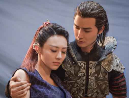 何龙龙《爵迹临界天下》热播 忠犬男友人设引热议