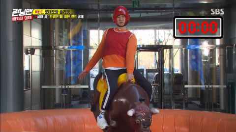 《Running Man》李光洙冷静征服斗牛机的表情超爆笑
