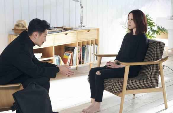 杨乃文新歌MV饰演视障人士 拍摄中险被玻璃刺伤