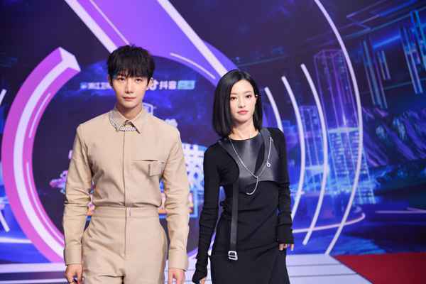 “子弹没有芯”CORSAK胡梦周新歌发行！直指言语暴力