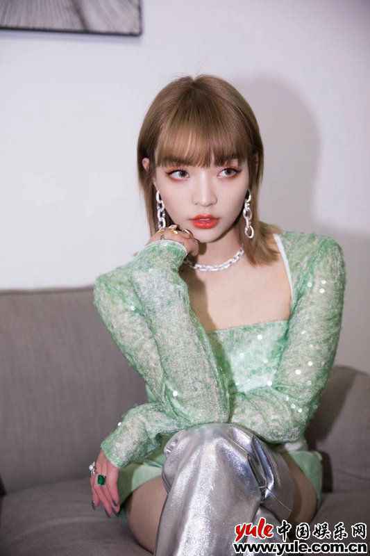 中国第一女rapper VaVa毛衍七再次破圈 与杨坤 携手合作新歌登陆北京卫视