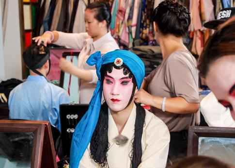 常远《穿越吧》守规矩学艺德 反串演出体验徽班文化