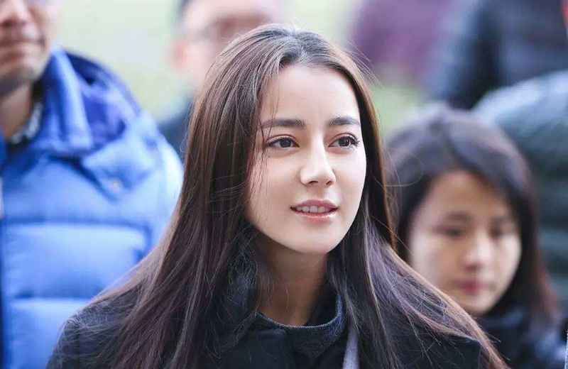 《极挑》开播成员大换血,迪丽热巴状态引关注,网友:没休息?