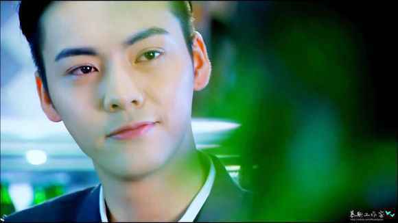 陈伟霆他的眼神里有千万日月星辰(组图)