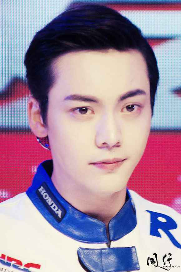 陈伟霆他的眼神里有千万日月星辰(组图)