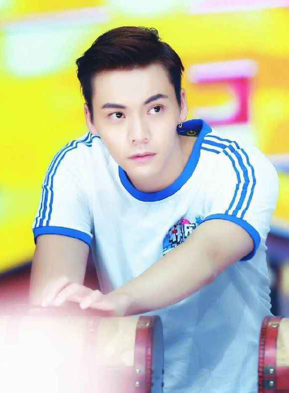 陈伟霆他的眼神里有千万日月星辰(组图)