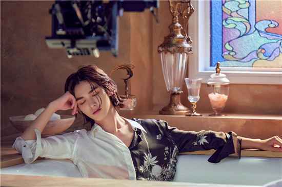 朱正廷挑战英伦长发造型，新歌《Flip》绝美MV即将来袭