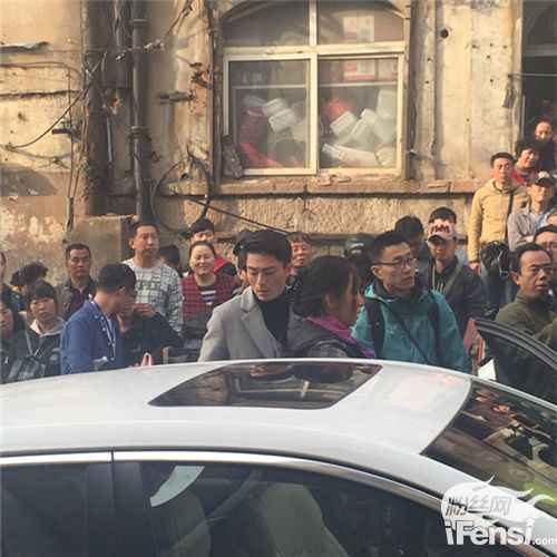 秦海璐变邋遢村妇 与霍建华《捉迷藏》