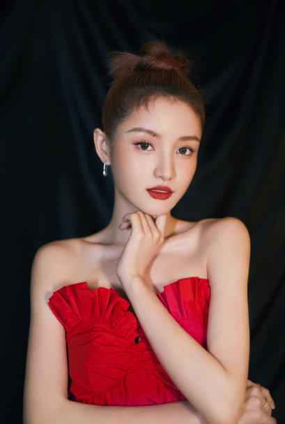 《奋斗吧主播》引发艺人转职“播姐”新浪潮，25个女艺人想做“有价之姐”谈何容易