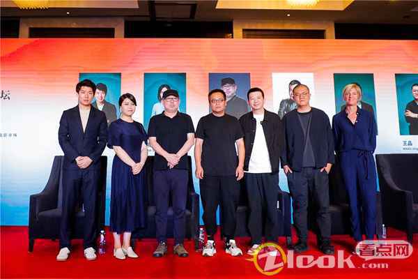 饶晓志导演现身上海电影节青年影人论坛 探索影人成长路径