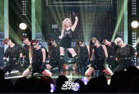 宣美SOLO新歌《LALALAY》红到连舞者都有Fancam直拍了！