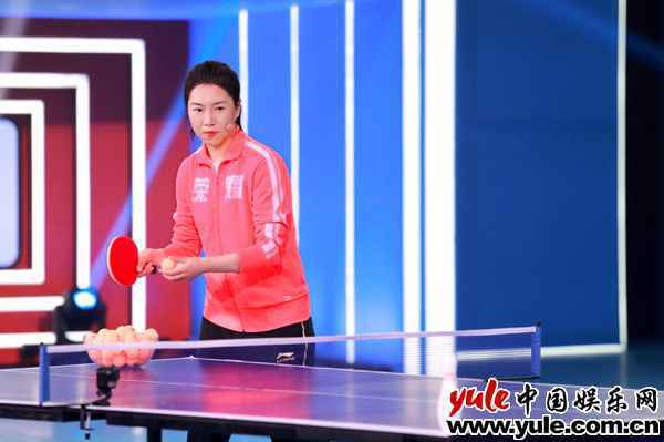 《运动不一样5》乒乓球冠军李晓霞秀大力奇迹 小选手拼尽全力获冠军称赞