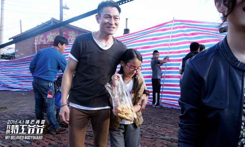 “特工爷爷”感动清明档 票房夺冠