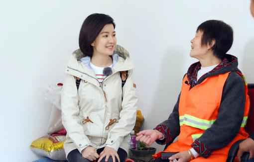 《我们在行动》新任公益大使集结满族村 王宝强走访贫困户助农心切