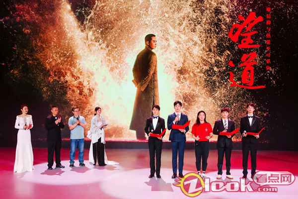 朗诵现场 董畅亮相中国影视之夜 作品《望道》坚守青春信仰