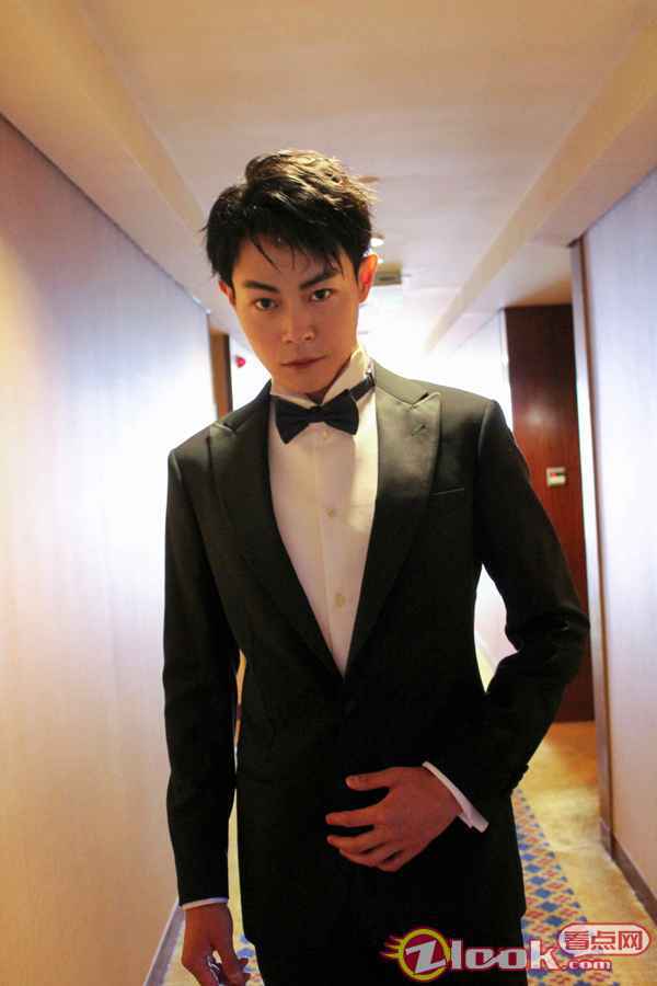 演员董畅活动造型 董畅亮相中国影视之夜 作品《望道》坚守青春信仰