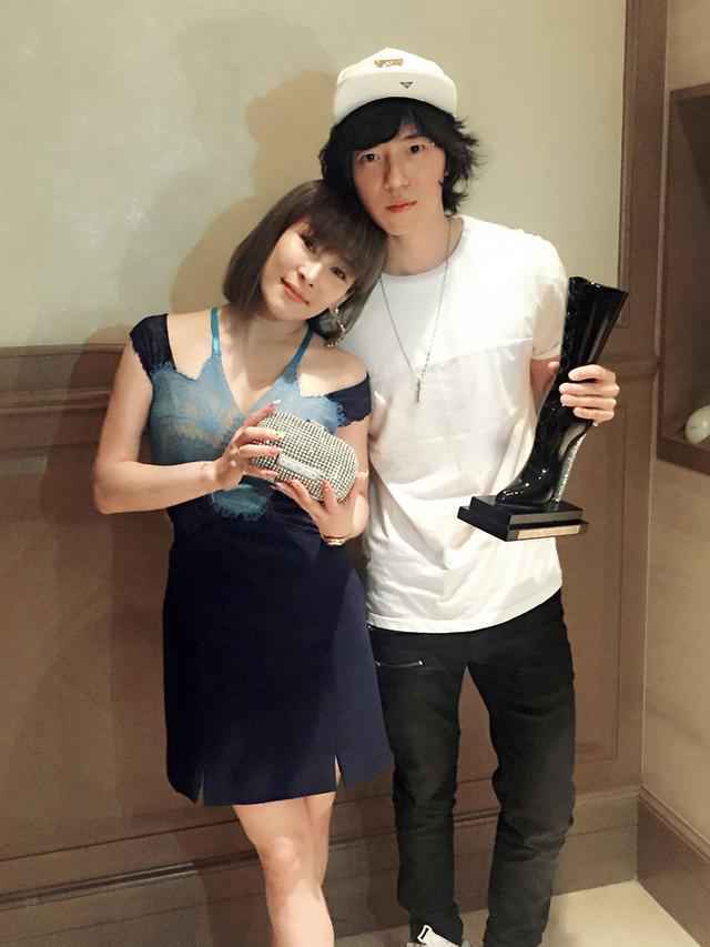 温岚庆生蒋卓嘉现身 期许九月份专辑亚洲大卖