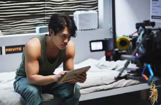 《幻乐之城》李沁另类视角新挑战 杜淳震撼打造外太空奇遇记