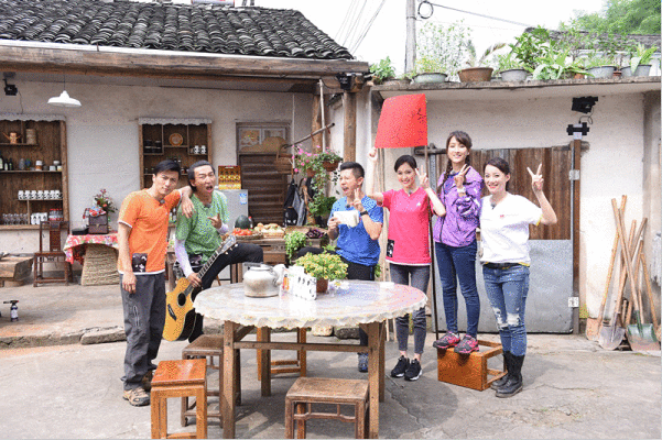 谢霆锋赞陈伟霆成长让他钦佩霍汶希港普笑点多获网友大赞