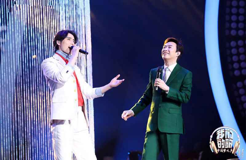 《我们的歌》费玉清封麦前最后的演出，难舍小哥在舞台上的风采