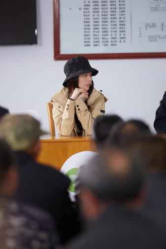 《我们在行动》助力满族村落脱贫进行中 东方卫视传达精神扶贫重大意义