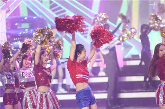 《音浪合伙人》娄艺潇全能“唱跳”， 百变造型呈现别样风情